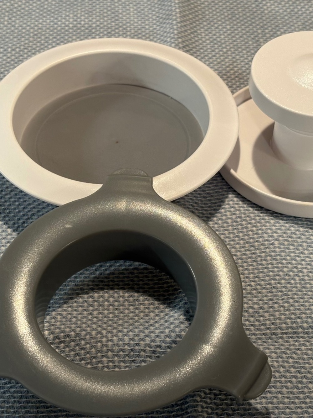 Pampered chef hamburger and slider press